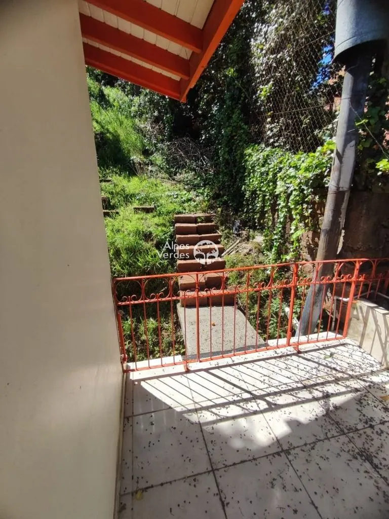 Imagem Vende-se casa no bairro prinstrop a 10 minutos da rua coberta de gramado