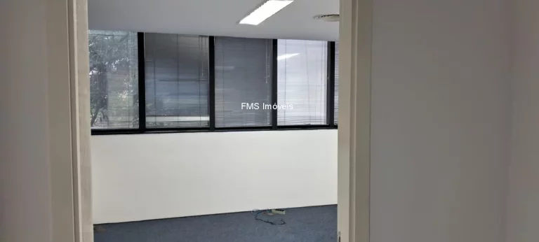 Imagem Conjunto Comercial para Locação no Brooklin: 1 Sala, 5 Vagas de Garagem e 254m² em São Paulo-SP!