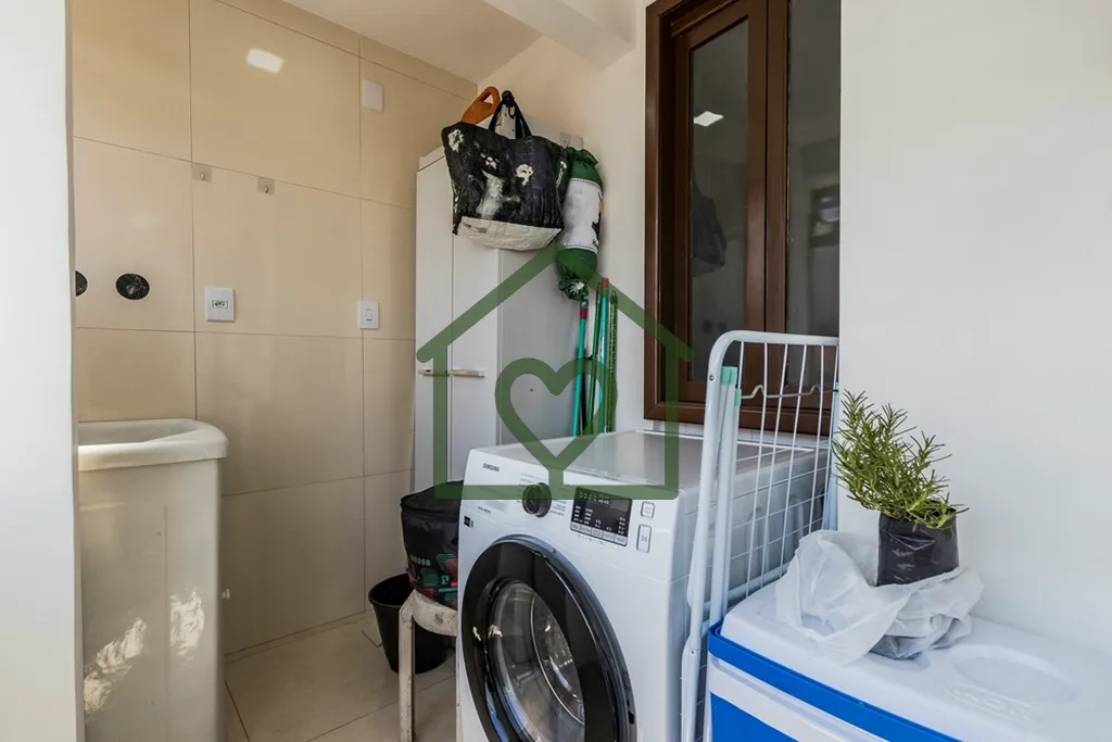 Imagem Linda cobertura duplex reformada situada no coração do Jardim Lindóia em Porto Alegre, Localizada...