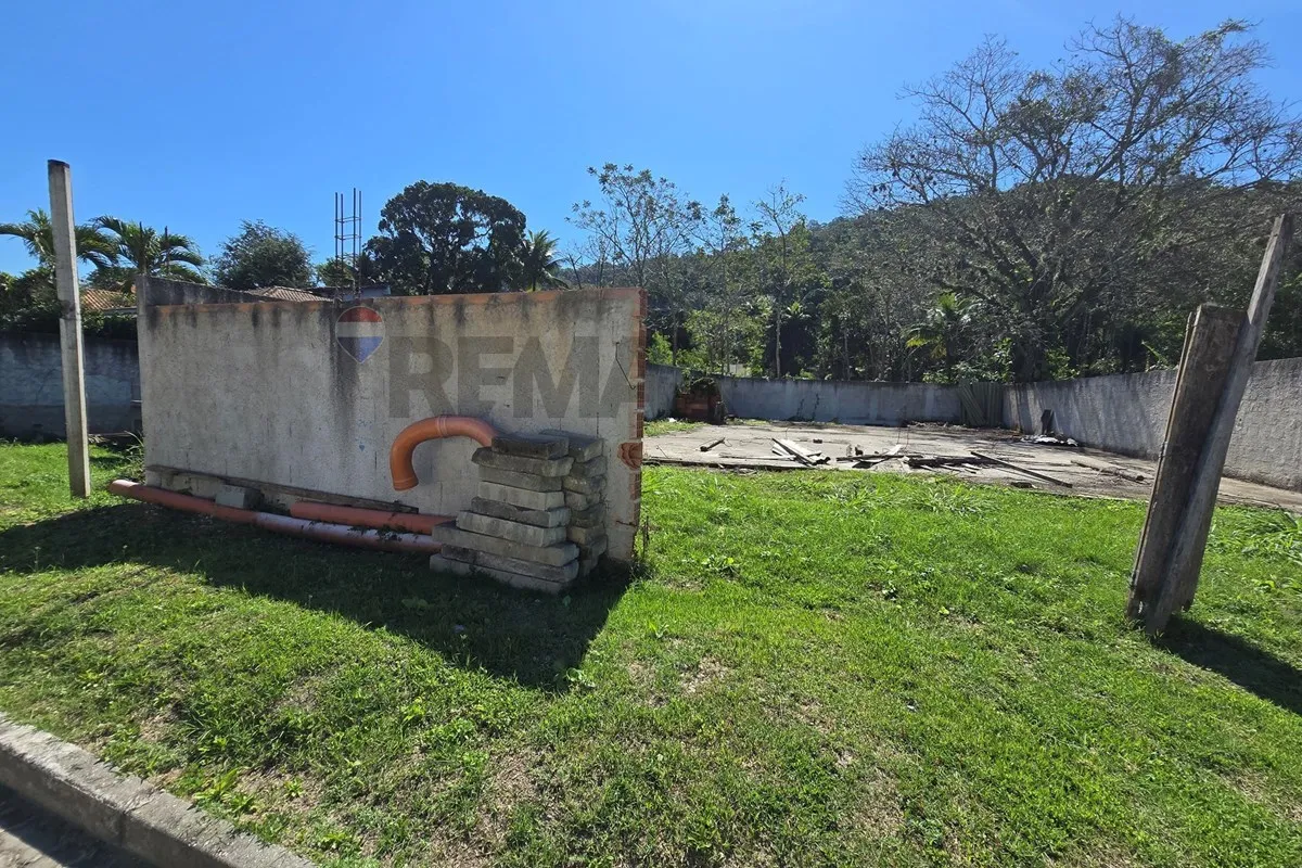 Imagem TERRENO COM FUNDAÇÃO E PROJETO DE CASA DUPLEX EM CONDOMÍNIO FECHADO - VARGEM PEQUENA