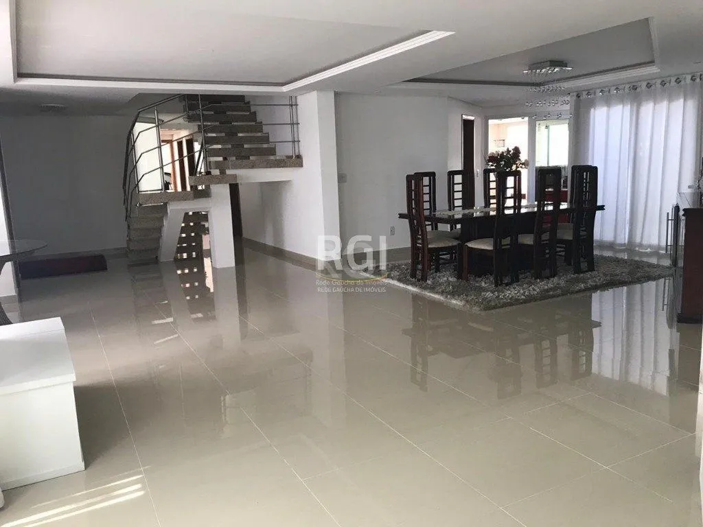 Imagem Casa para Venda - 319.25m², 6 dormitórios, sendo 4 suites, 3 vagas - Jardim Floresta