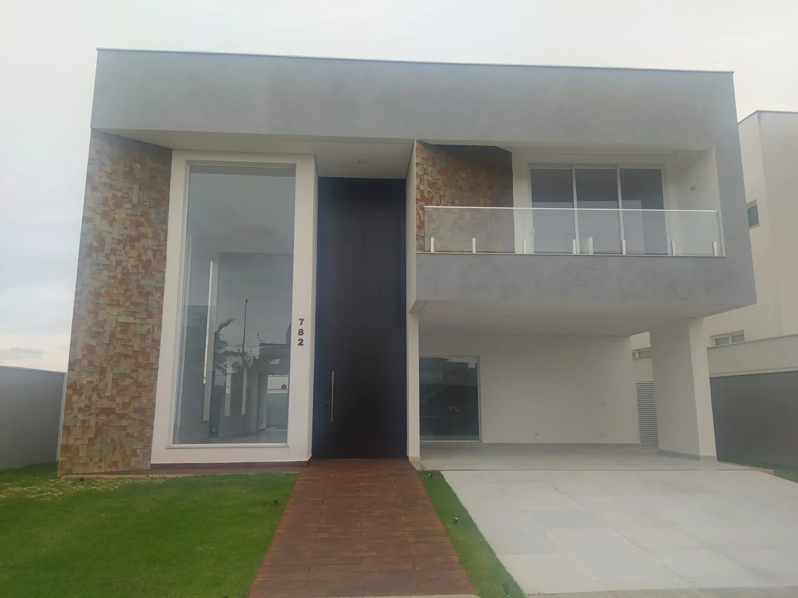 Imagem Sobrado Impecável no Alphaville 1 ? 4 Suítes, Pé Direito Duplo e Design Moderno