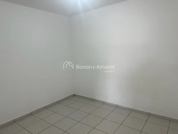 Imagem Casa para locação no bairro Taquaral em Campinas/SP. Na parte superior, living para 2 ambientes, 3...