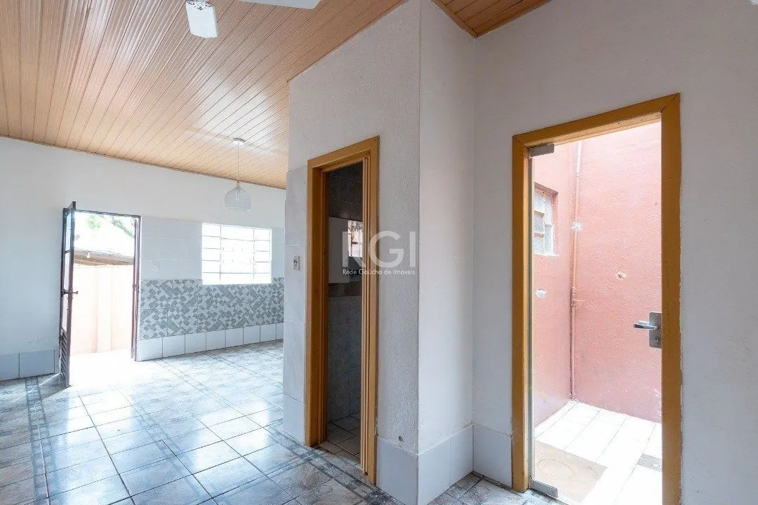 Imagem Casa para Venda - 50m², 2 dormitórios, 1 vaga - Cavalhada