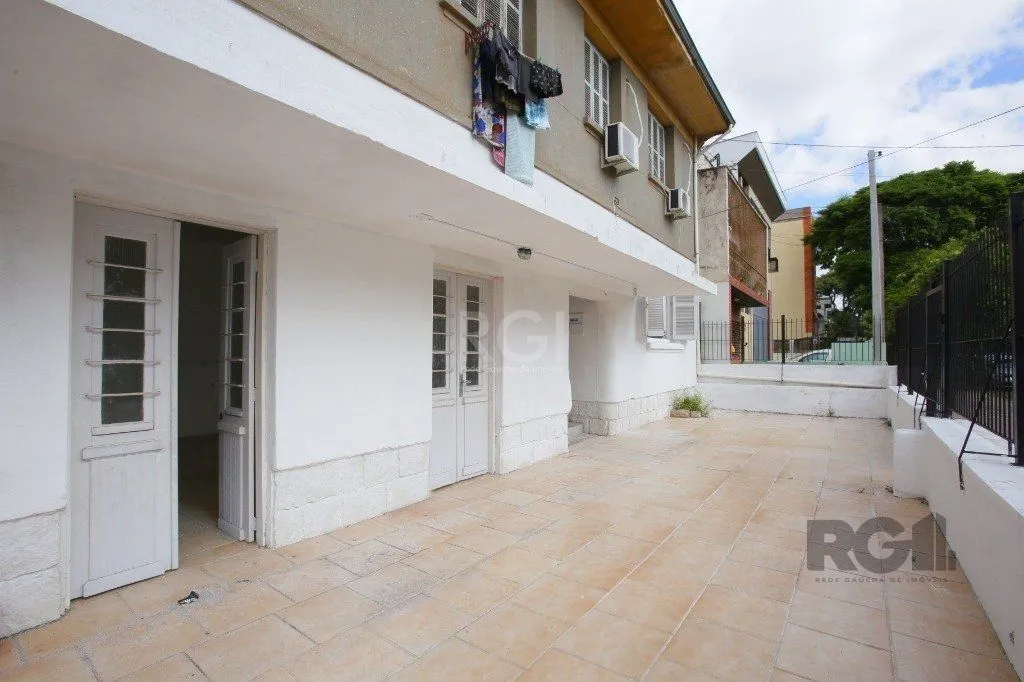 Imagem Prédio 3 andares. Composto de salas e apartamentos