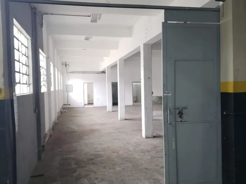 Imagem Aluguel de Galpão Comercial de 996m² em Santo André-SP, Bairro Campestre, 5 Banheiros Inclusos!