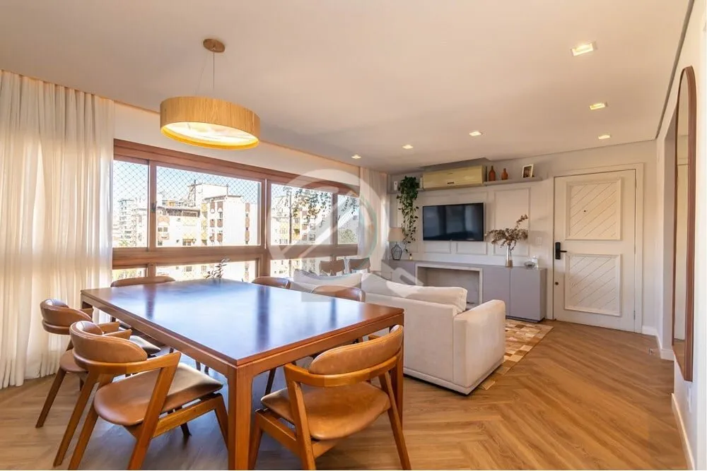 Imagem Este lindo apartamento de 120m² foi recentemente renovado com um projeto exclusivo que combina esti...