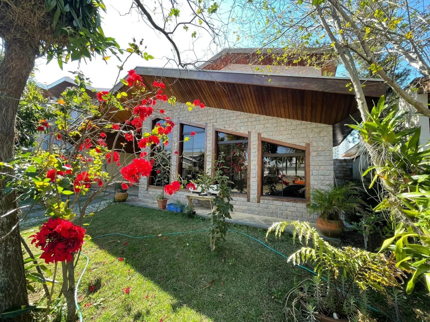Imagem Casa à venda 6 Quartos, 2 Suites, 6 Vagas, 418M², Taubaté Village, Taubaté - SP | Condominio Taubaté Village
