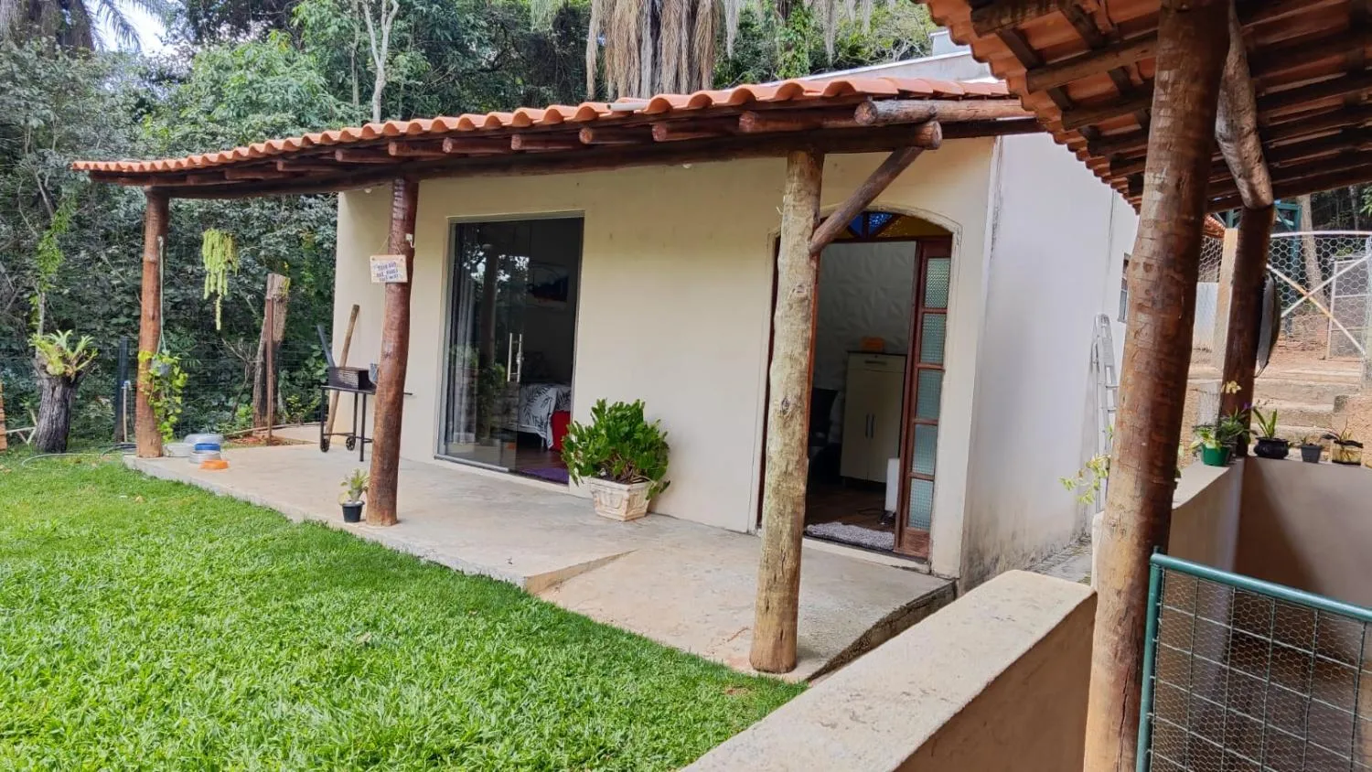 Imagem Linda chácara à venda em Contagem/MG com 2.400 m² em condomínio fechado
