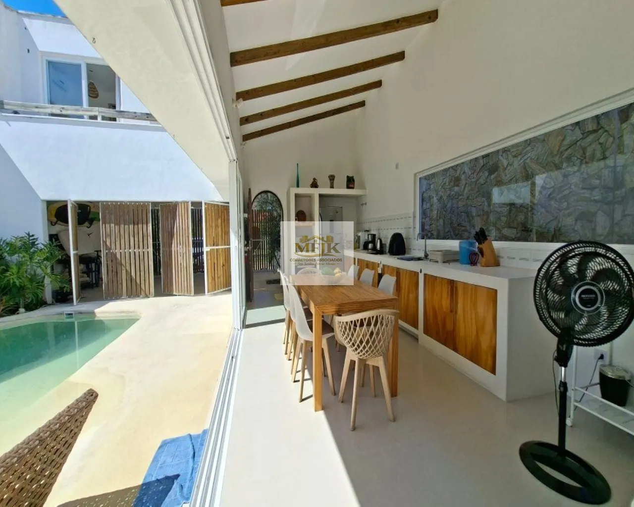 Imagem Imperdível! Casa à venda em Pontal do Paraná-PR, bairro Atami Norte: 3 quartos, 2 suítes, 3 banheiros, 2 vagas, 234m².
