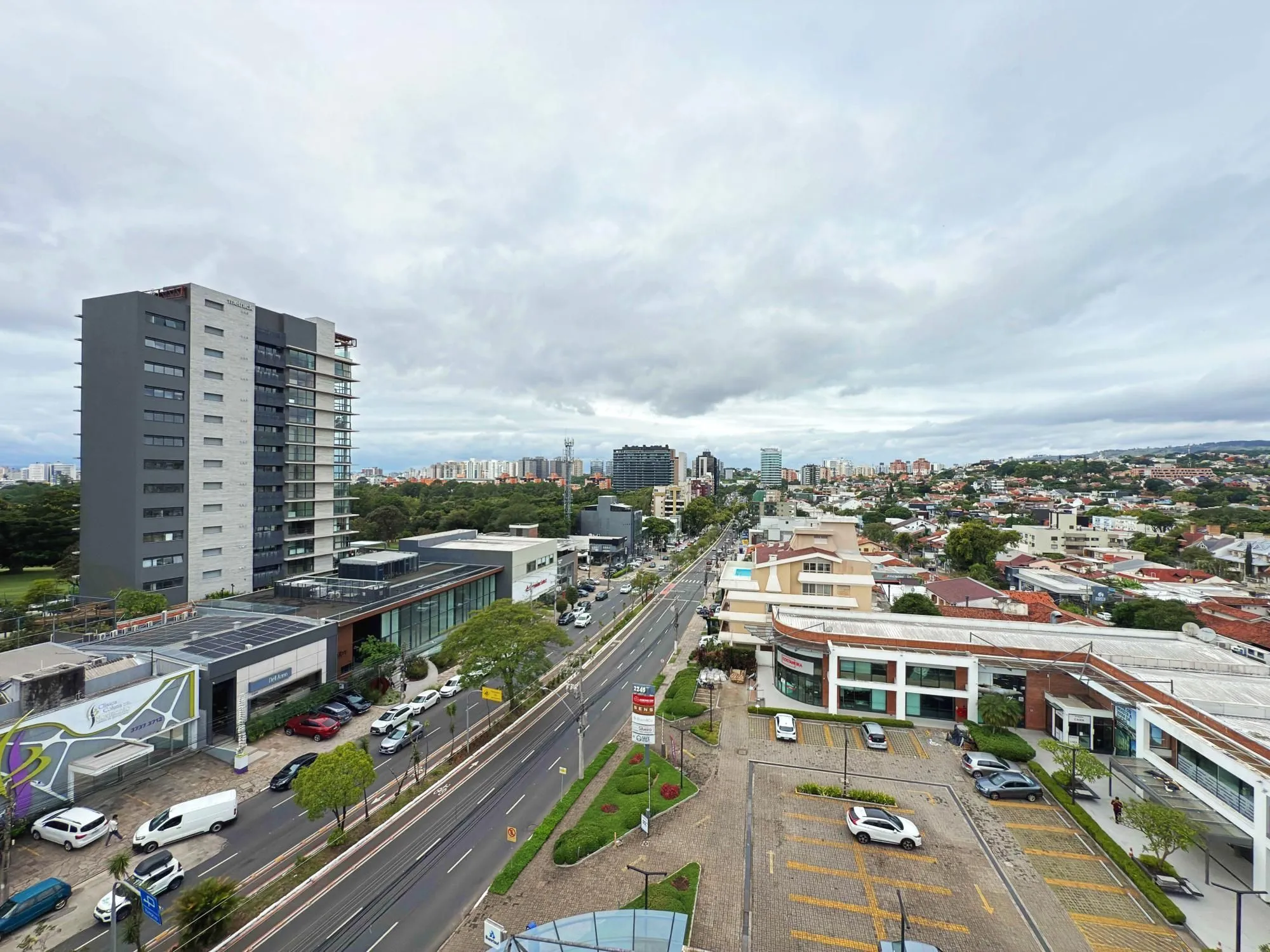 Imagem Cobertura na Av. Nilo Peçanha próximo ao Shopping Iguatemi com 3 dormitórios