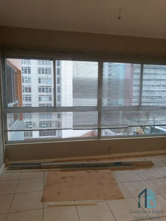 Imagem Sala comercial 90 m², dividida em recepção, copa, banheiro e ambiente para dois (escritórios -consultórios) Curitiba PR