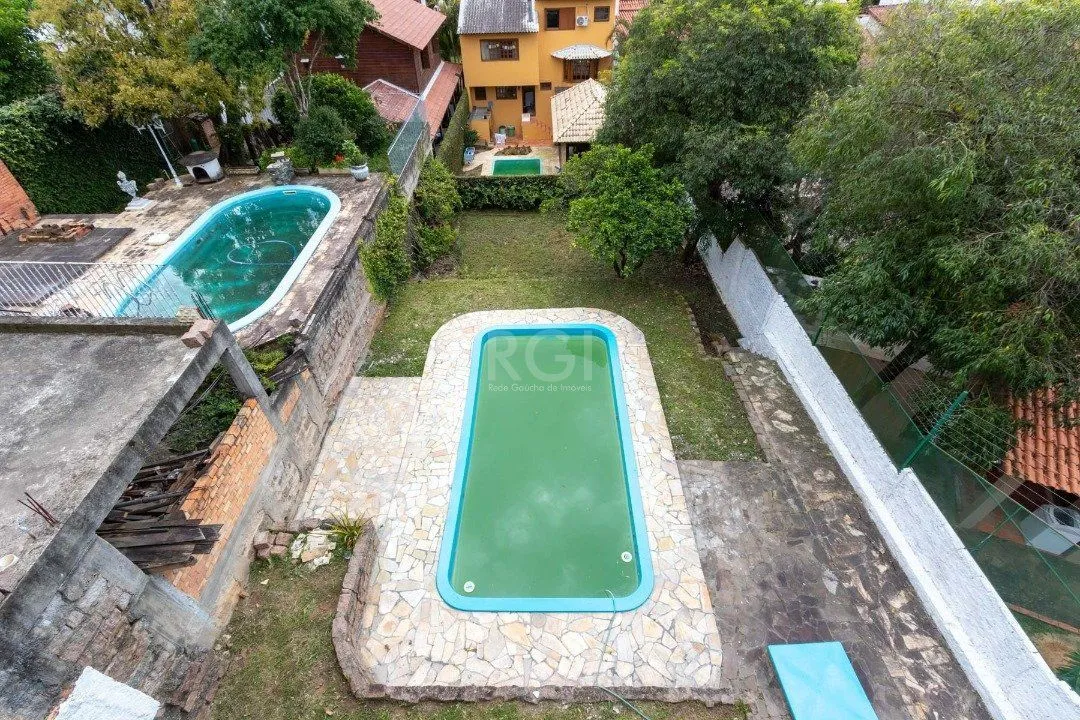 Imagem Casa para Venda - 454.7m², 5 dormitórios, sendo 1 suites, 8 vagas - Teresópolis
