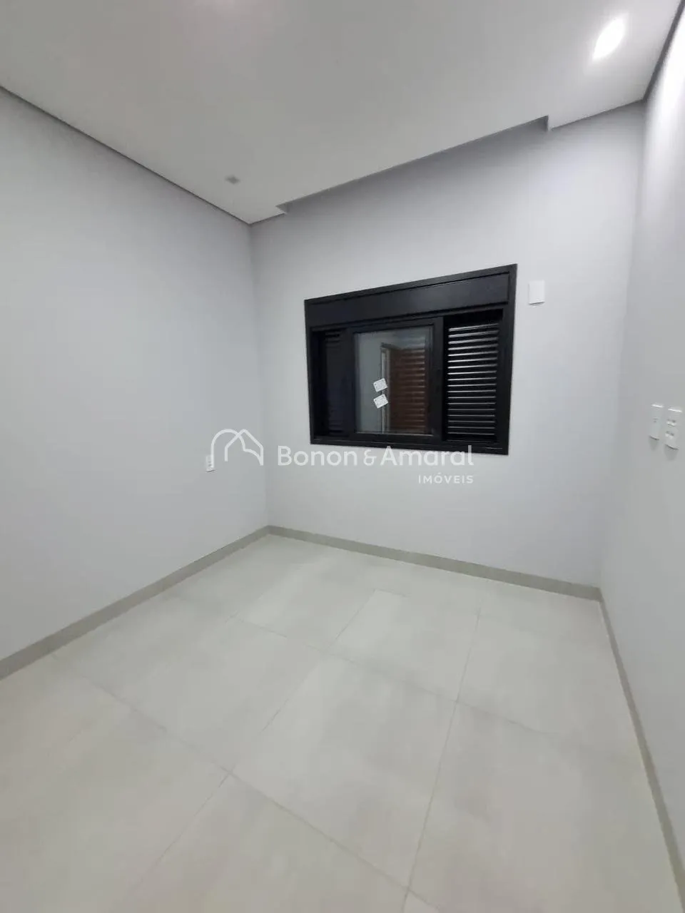 Imagem Casa à venda no condomínio Campos do Conde 2 em Paulínia, com 3 suítes e piscina.