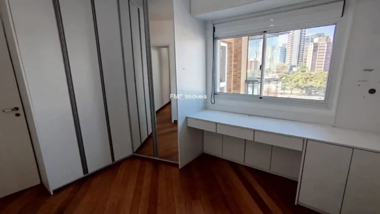 Imagem Aluguel de Apartamento em Pinheiros com 3 Quartos sendo 1 Suíte, 4 Banheiros, 2 Vagas de Garagem.