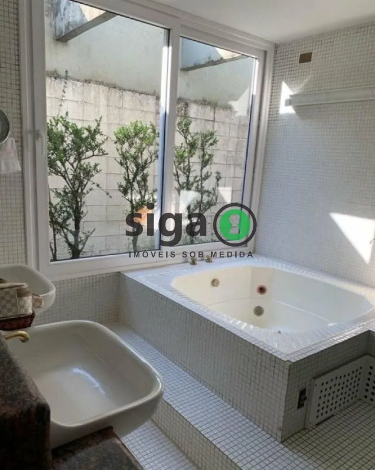 Imagem SOBRADO EM CAMPO BELO COM 340M2 COM PISCINA