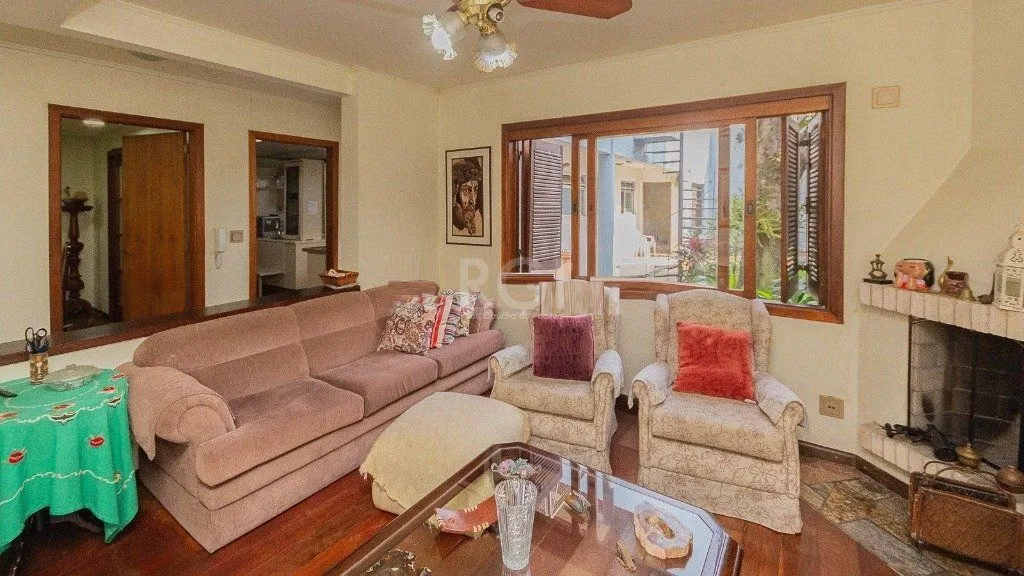 Imagem Casa para Venda - 300m², 3 dormitórios, sendo 1 suites, 4 vagas - Chácara das Pedras
