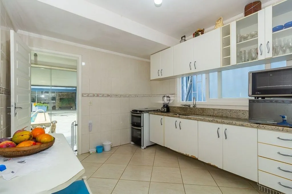 Imagem Casa de 4 dormitórios à venda no Bairro Ipanema - Porto Alegre