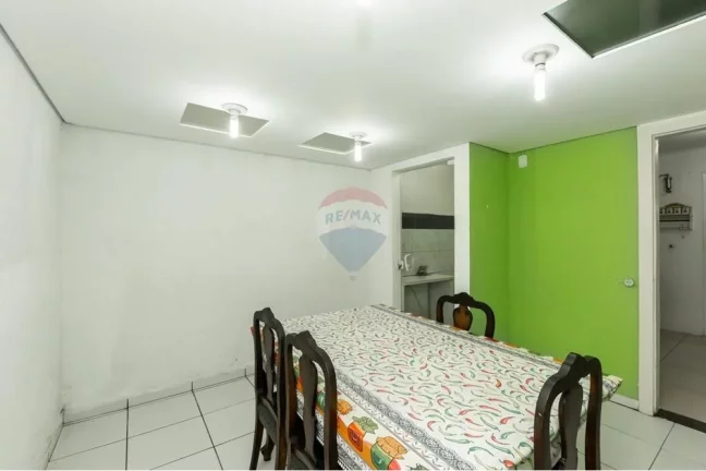 Imagem Casa bem localizada no jardim prudência com 3 Dormitórios,2 Banheiros, Sala com piso frio, Cozinha, corredor lateral, 2 vagas de garagem,
