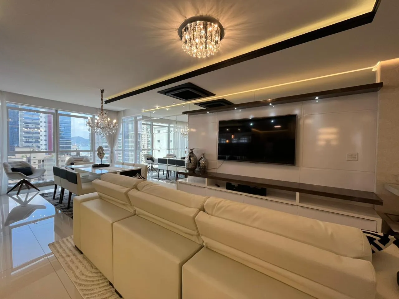 Imagem Apartamento com vista para o mar à venda com 229m2 por R$ 5.900.000,00
