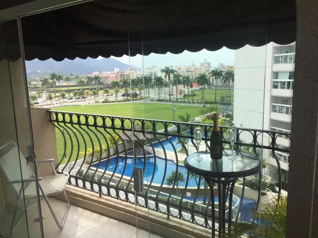 Imagem Cobertura com 3 Quartos à Venda, 230 m² em Enseada - Guarujá