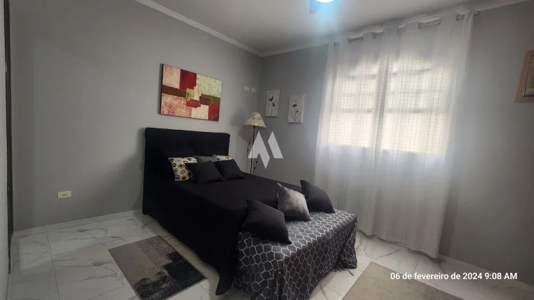 Imagem Viva com Conforto e Estilo em um Sobrado de Três Andares!
