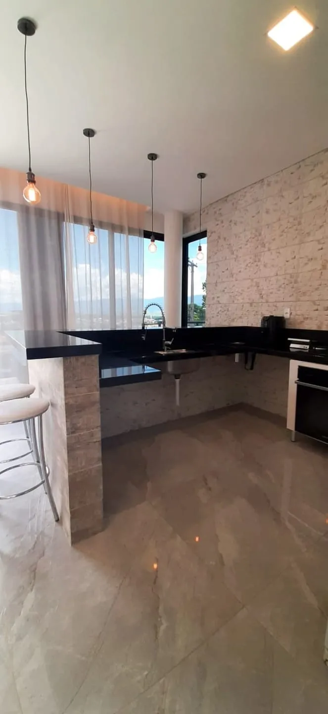 Imagem Casa à venda 3 Quartos, 3 Suites, 4 Vagas, 489M², Village Mantiqueira, Guaratinguetá - SP