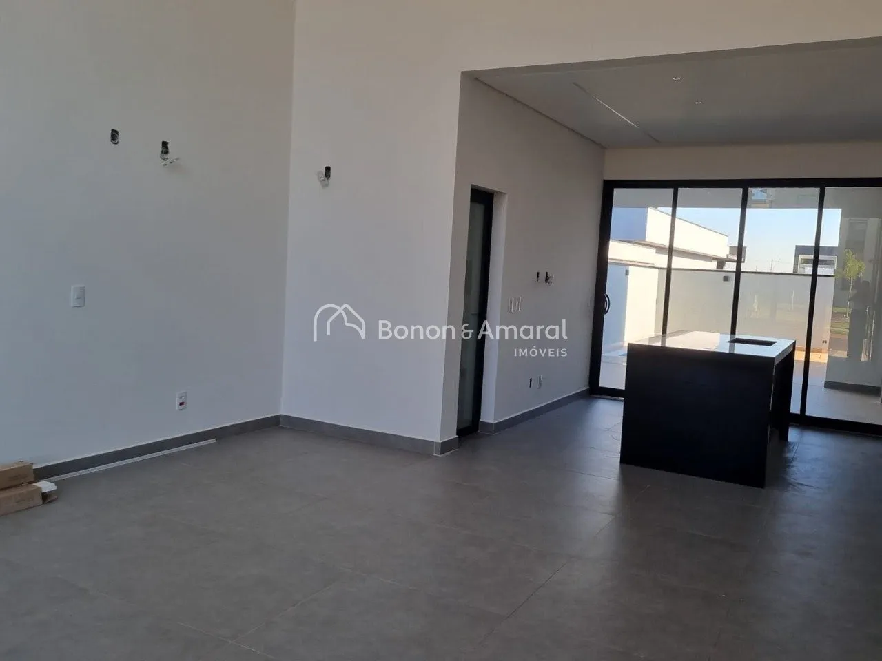 Imagem Linda casa térrea no condomínio Royal Garden em Paulínia- SP