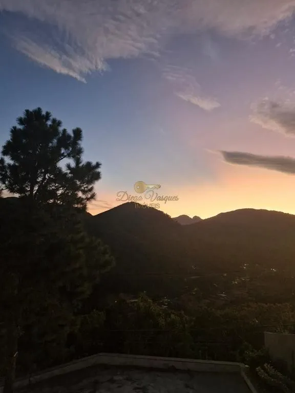 Imagem Casa em Condomínio para Venda em Teresópolis / RJ no bairro Albuquerque