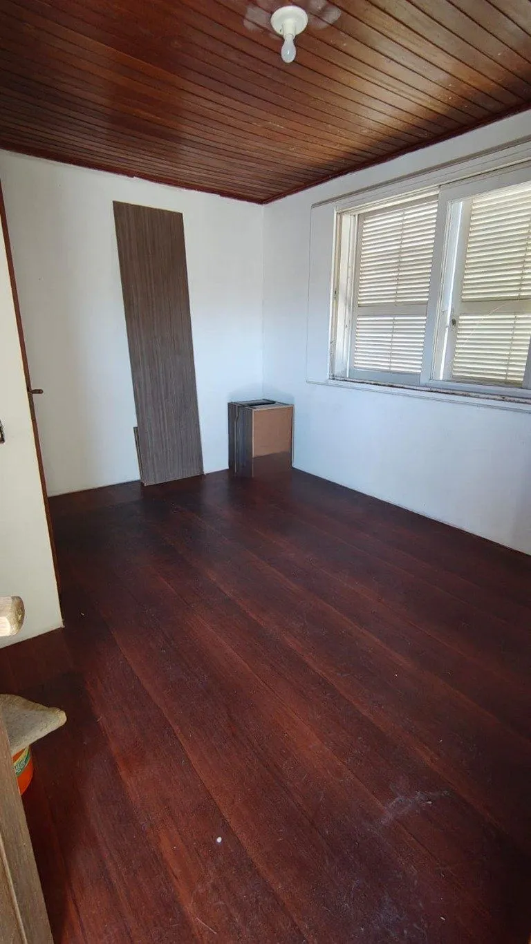 Imagem Casa de 3 dormitórios no bairro à venda em Vila Nova, Porto Alegre