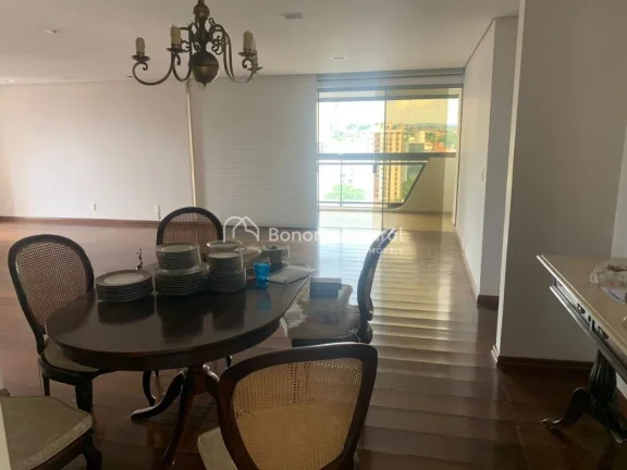 Imagem Apartamento espaçoso com 198m² em andar alto, muito bem iluminado pelo sol da manhã. Possui livin...