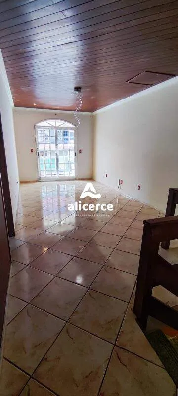 Imagem Casa à venda - 2 pavimentos I 3 suítes I 4 salas comerciais I 2 lojas - Kobrasol - São José/SC