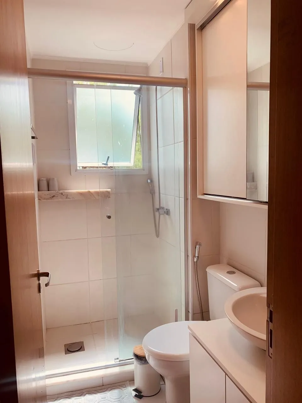 Imagem Apartamento no bairro Camaquã de 2 dormitórios vaga e infra