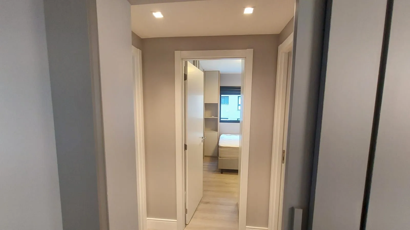 Imagem APARTAMENTO 3 DOMIRTÓRIOS - 3 SUITES - 2 VAGAS - MENINO DEUS - PORTO ALEGRE - RS