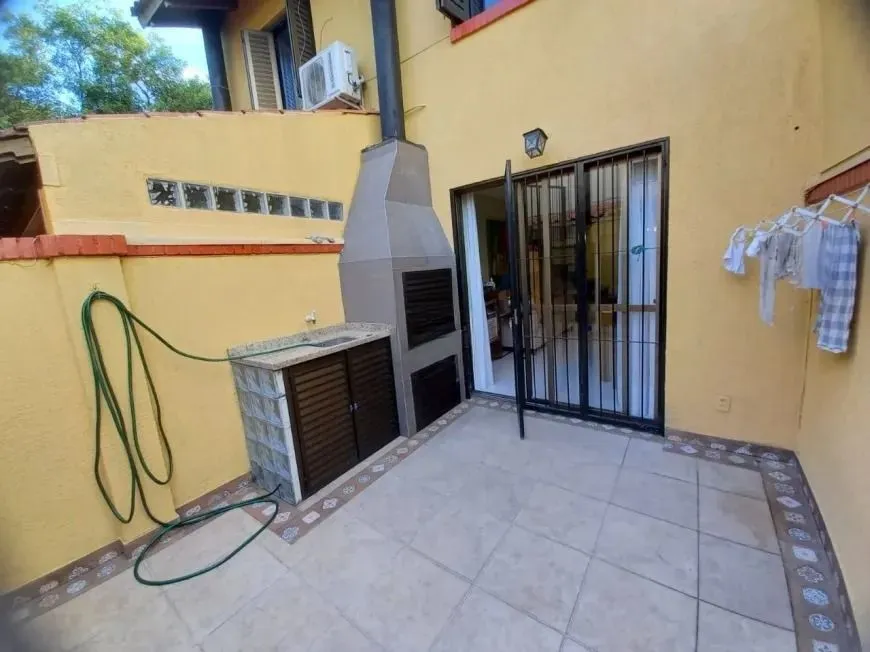 Imagem Casa de 3 Andares com Pátio e Churrasqueira Próxima ao Bourbon Country