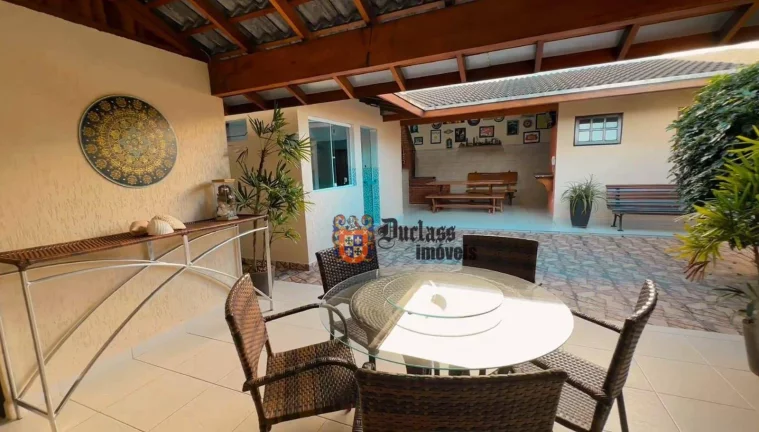 Imagem Sobrado com 4 dormitórios à venda, 246 m² por R$ 1.000.000,00 - Jardim Aruan - Caraguatatuba/SP