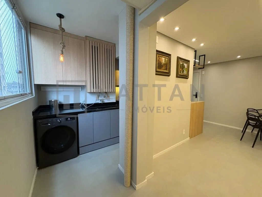 Imagem Apartamento com 2 dormitórios e suíte, 49,73 m², sacada e condomínio com piscina e academia