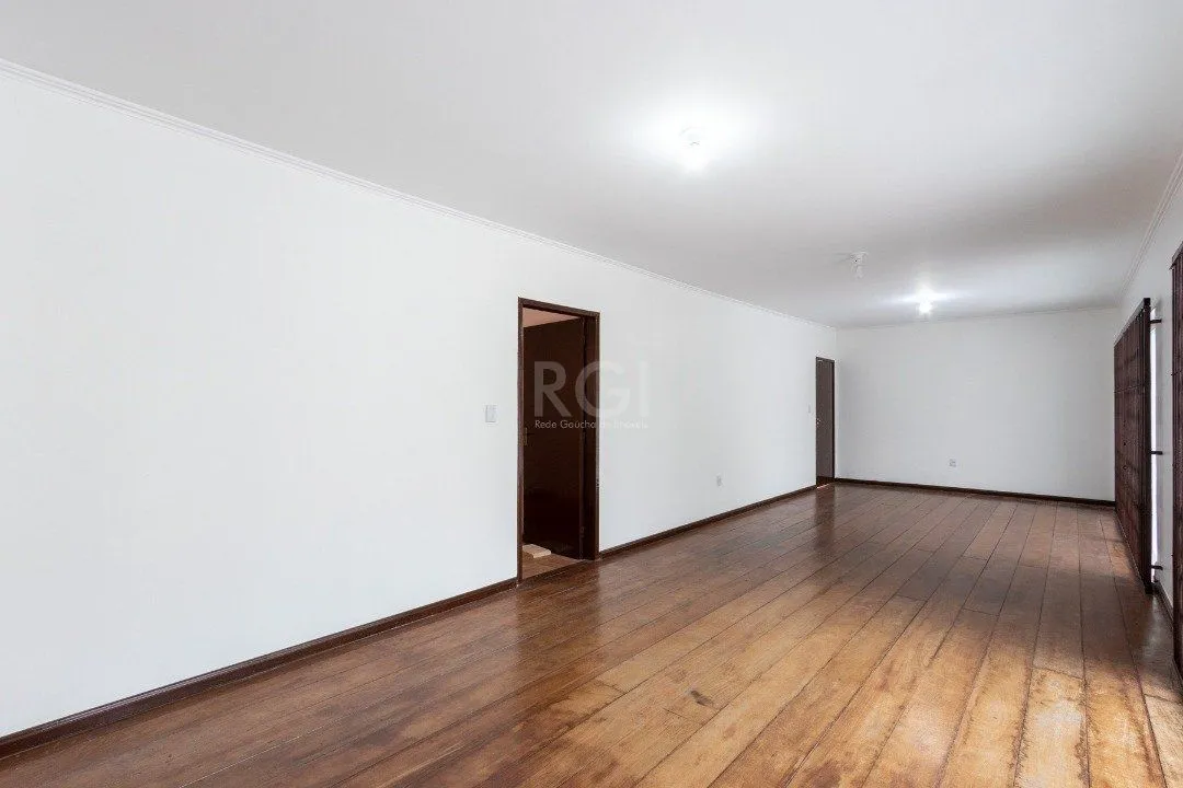 Imagem Casa para Venda - 454.7m², 5 dormitórios, sendo 1 suites, 8 vagas - Teresópolis