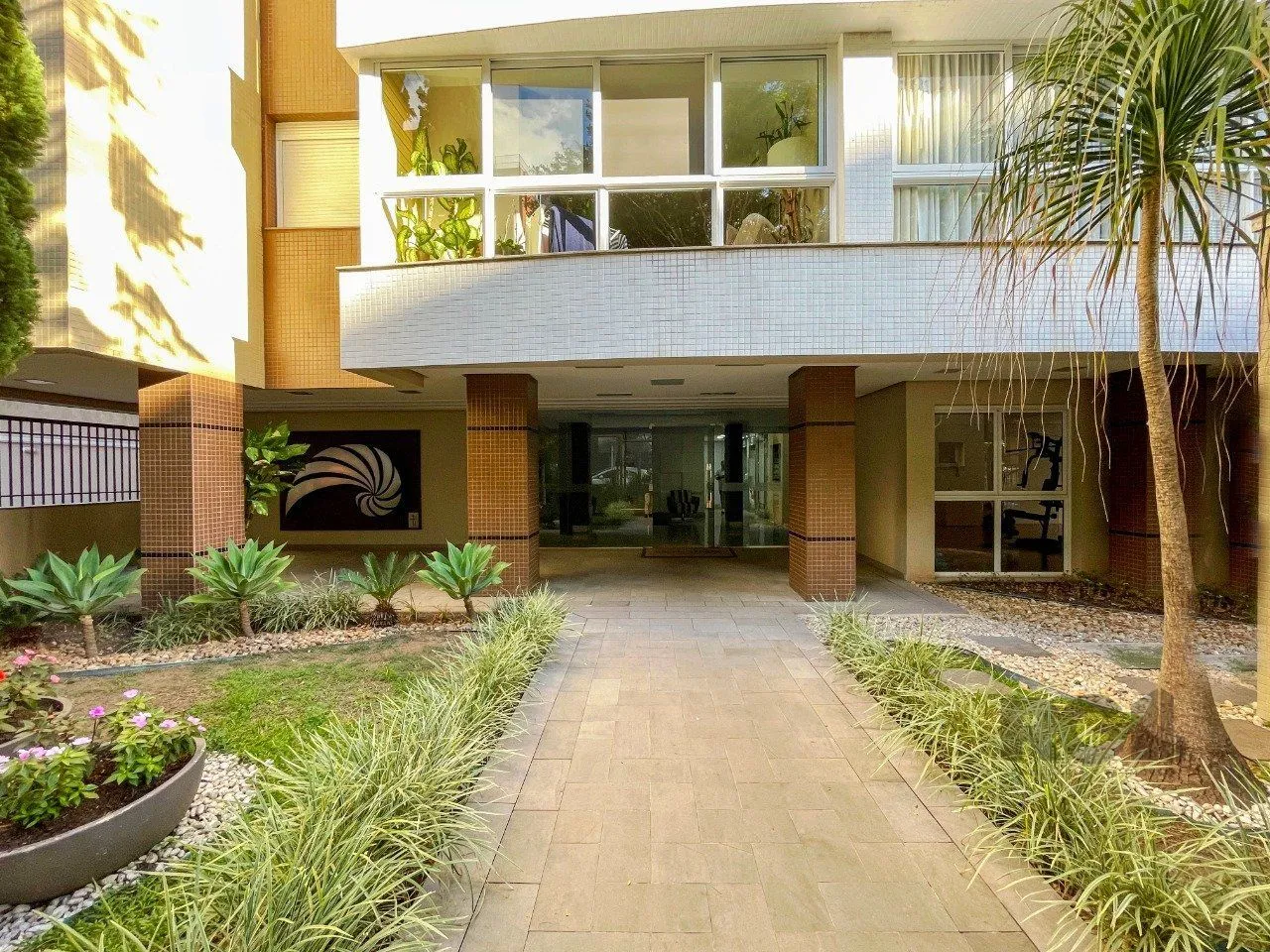 Imagem Apartamento de 3 quartos, suíte e 3 vagas de garagem no bairro Auxiliadora POA