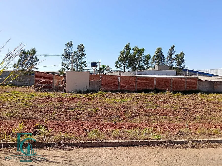 Imagem Oportunidade, terreno comercial com entrada parcelada