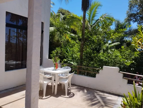 Imagem Casa com Vista para o Mar em Garopaba-SC: 3 Dorms, 2 Suítes, 250m², no Bairro Macacu