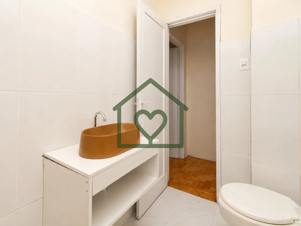 Imagem Apartamento de 1 dormitório, com 34 m², localizado no 3º andar, em prédio com 2 elevadores e por...