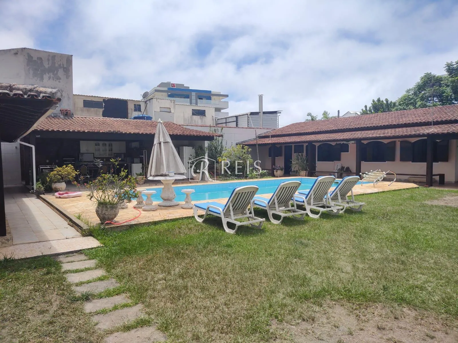 Imagem Casa para Venda em Rio das Ostras, Costazul, 5 dormitórios, 1 suíte, 3 banheiros, 4 vagas