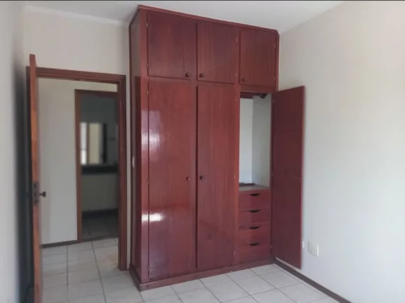 Imagem Apartamento bairro Alto ótima localização com elevador!2 - Dormitórios (1st) ambos com armários...