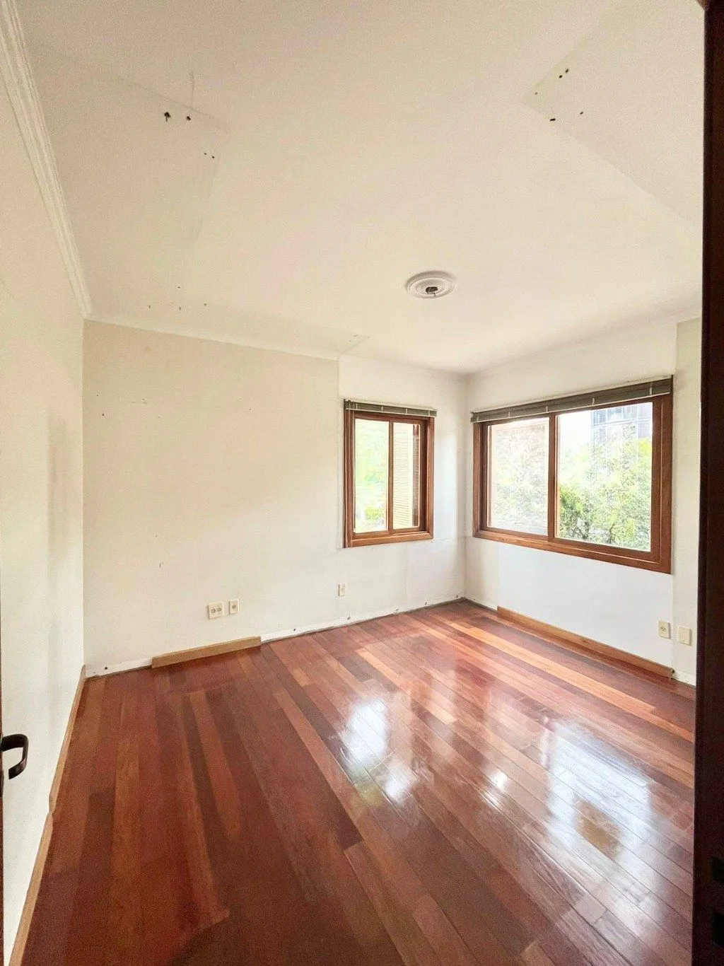 Imagem Apartamento de 4 dormitórios e 184m² à venda em Menino Deus, Porto Alegre.