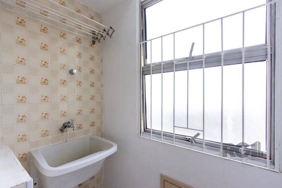 Imagem Apartamento de 2 Dormitórios com Vaga Coberta no Conjunto Residencial Santos Dumont