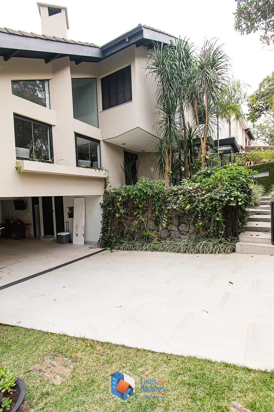 Imagem Sobrado para venda em Jardim Virginia Bianca com 4 quartos, sendo 3 suítes, 312m²