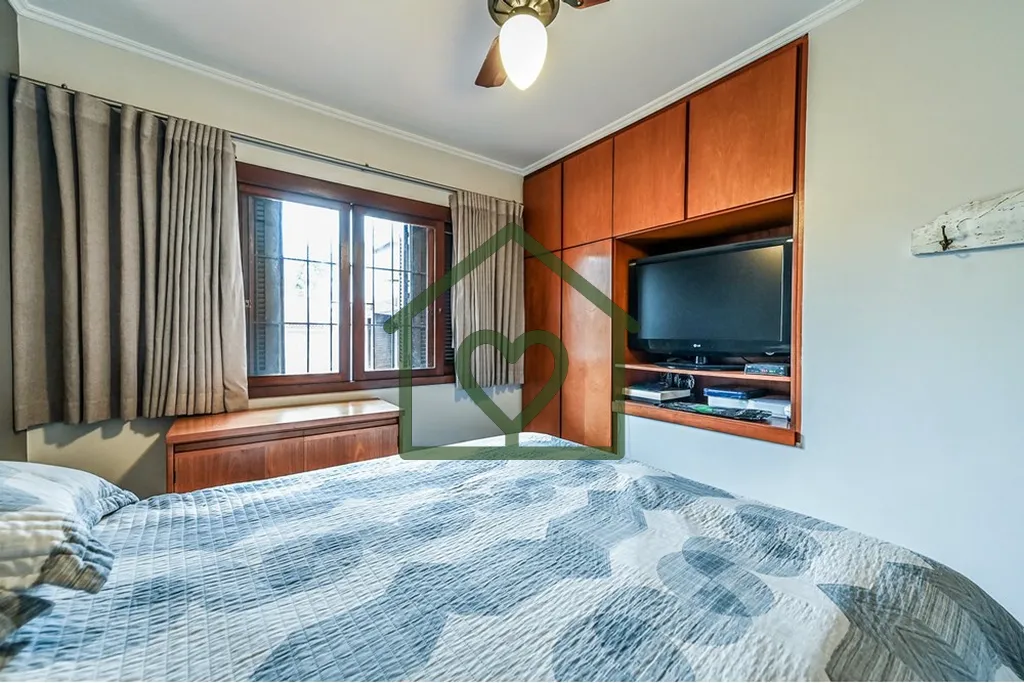 Imagem Descubra a casa dos seus sonhos em um dos bairros mais nobres de Porto Alegre! Condomínio Fechado d...