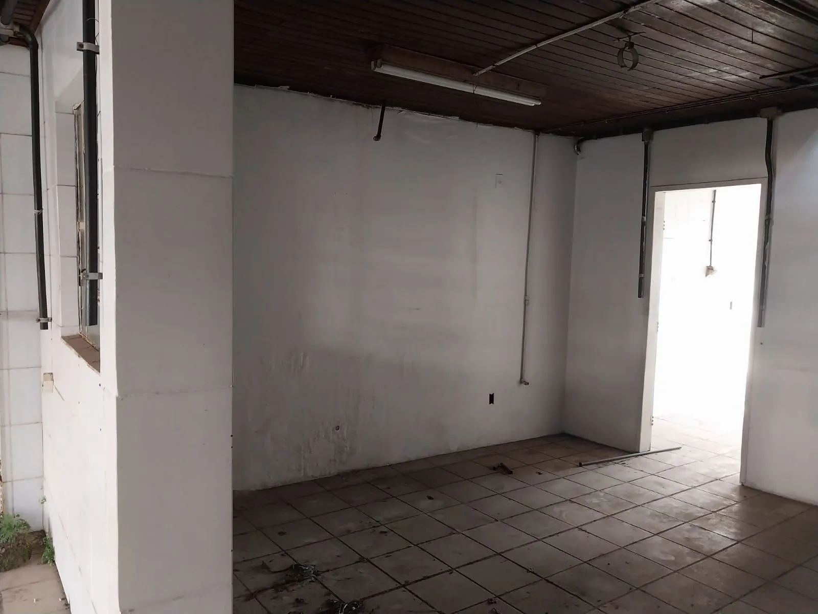 Imagem Prédio na Duque de Caxias, desocupado espaço amplo. Preço atrativo.