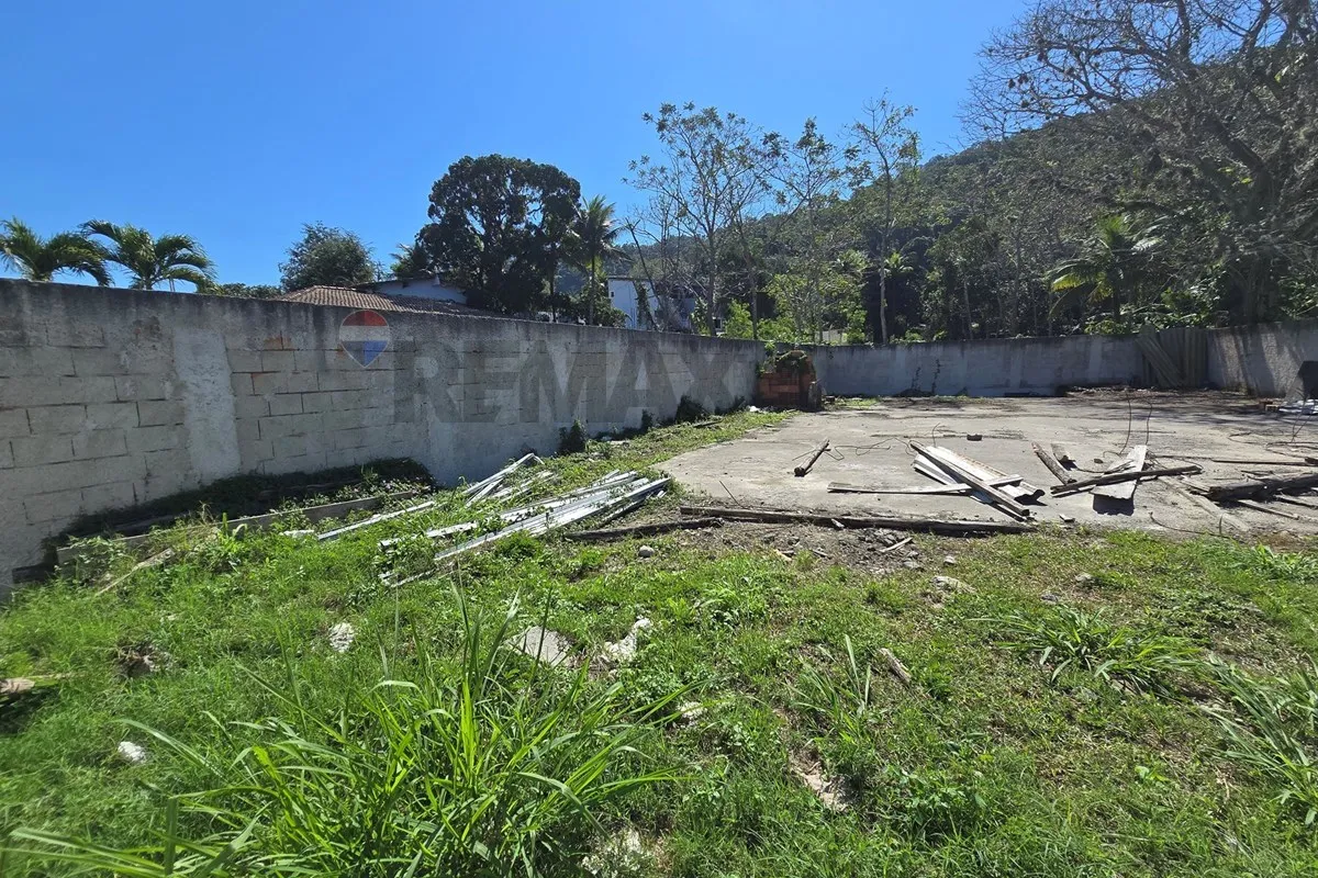 Imagem TERRENO COM FUNDAÇÃO E PROJETO DE CASA DUPLEX EM CONDOMÍNIO FECHADO - VARGEM PEQUENA